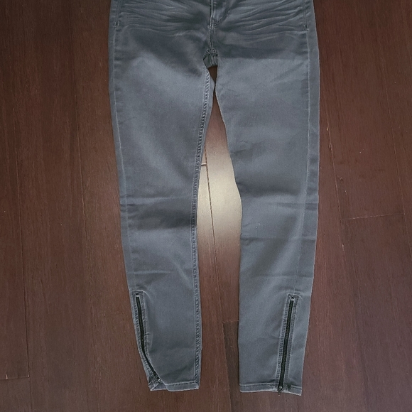 Express Grey Jean - Picture 4 of 8